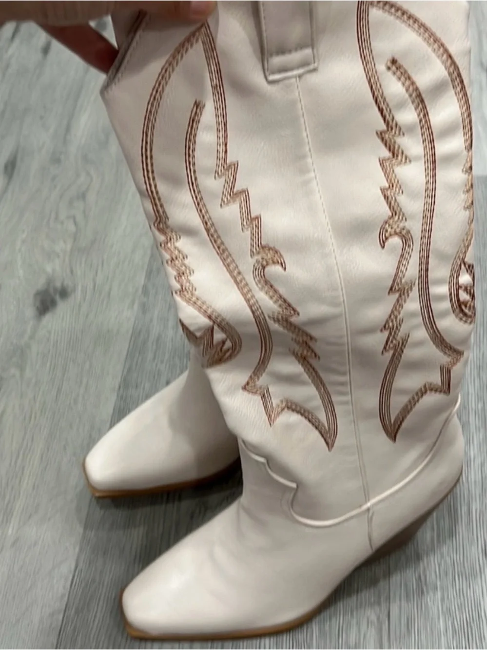 BILLINI: CALVIN BOOT -IVORY size 5 Nwob
